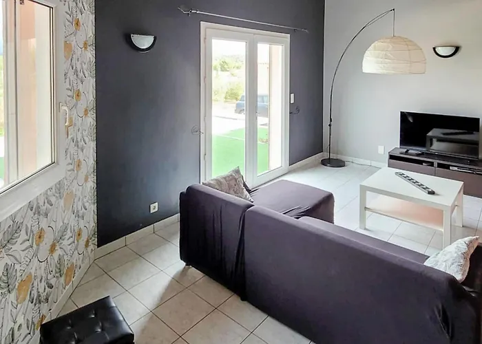 3 Bedroom Cozy In 別荘