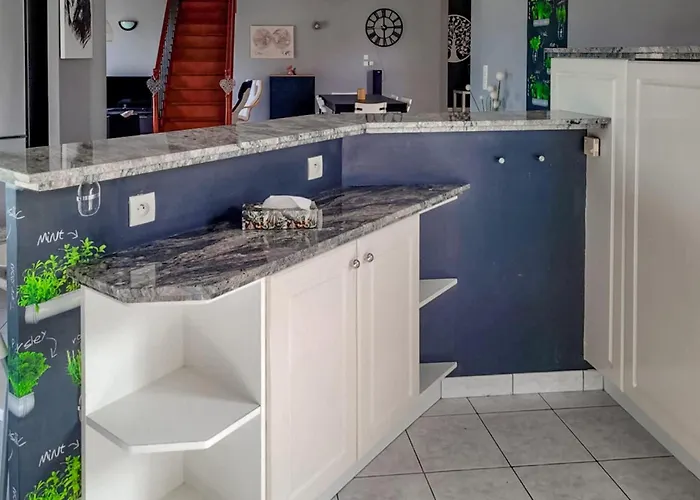 3 Bedroom Cozy In 別荘 Quarante