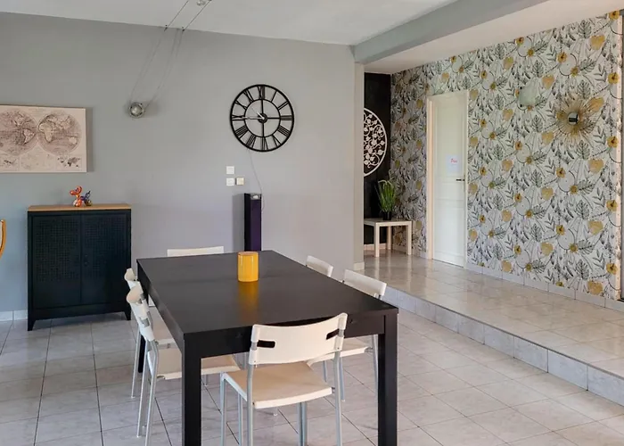 3 Bedroom Cozy In Quarante